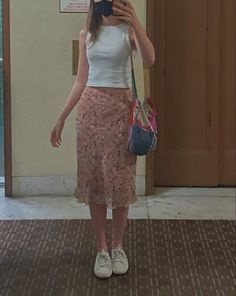 Pink Maxi Skirt Outfit Summer, Mid Length Skirt Outfit Aesthetic, Low Rise Shoes Outfit, Low Rise Skirt Outfit Aesthetic, Thrifted Midi Skirt Outfit, Paisley Maxi Skirt Outfit, Paisley Midi Skirt, Floral Midi Skirt Outfit Aesthetic, Paisley Midi Skirt Outfit