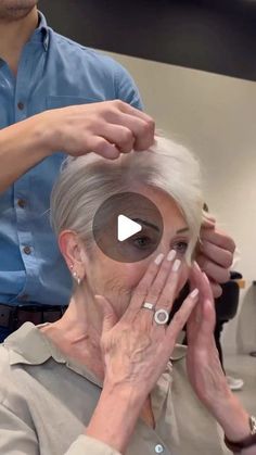 Κούρεμα Bob, Short Hair Back, Chic Short Haircuts, Over 60 Hairstyles, New Haircut, Short Hair Over 60, Very Short Hair, Haircut For Older Women, January 27