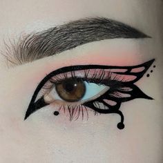 Butterfly Makeup Hooded Eyes, Butterfly Eyeliner Hooded Eyes, Alt Eyeliner For Hooded Eyes, Graphic Eyeliner For Hooded Eyes, Butterfly Liner, Eyes Butterfly, Make Up Eyes