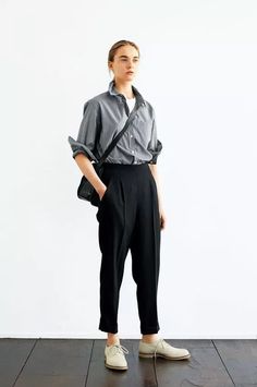 Queer Office Fashion, Enby Style, Androgynous Fashion Women, Nonbinary Fashion, Style Androgyne, Queer Style, Androgynous Women, Minimalist Moda, Lesbian Outfits