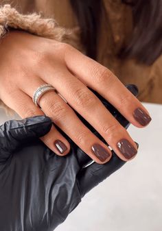 Color Winter Nails, Dark Nail Polish Colors, Charcoal Nails, Brown Short Nails, Dark Winter Nails, Nail Sculpture, Dark Color Nails, Short Nail Manicure, Multicolored Nails