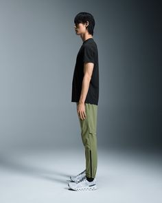 Lightweight and stretchy, these pants are dedicated to enhancing the joy of running. Made to move with you. Any direction. Any rhythm. The Core Pants move with you, thanks to an elastic waistband, gusset insert and pre-shaped knee construction. Plus, a hem that zips up to the knee makes changing into your gear a breeze. Engineered for 100% focus. No distractions. Just the run. A drawcord at the waist ensures a secure fit. And two side pockets mean you can keep essentials to hand. The lightweight Sporty Green Pants With Elastic Side Panels, Green Athleisure Pants With Elastic Side Panels, Green Athleisure Cargo Pants For Sports, Green Athleisure Parachute Pants For Sports, Urban Tapered Leg Sports Bottoms, Urban Style Sports Bottoms With Tapered Leg, Sporty 4-way Stretch Pants With Hip Pockets, Stretch Parachute Pants Athleisure Style, Stretch Parachute Trousers Athleisure Style