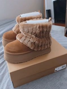 Ugg Sherpa #uggs #ugg #uggsherpa Ugg Boots Aesthetic, Sherpa Uggs, Uggs Aesthetic, Ugg Sherpa, Nike Shoes Women Fashion, Fluffy Shoes, Pretty Sneakers, Preppy Shoes