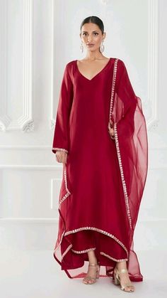 Unique Dress Designs, Party Wear Suits, Latest Dress Design, Traditional Indian Dress, Salwar Kamiz, Pakistani Fancy Dresses, Desi Fashion Casual, Woman Outfit