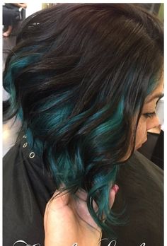 Teal Underneath Hair, Teal Hair Highlights, Green Hair Color Ideas, Green Hair Color, Mid Hair, Short Blue Hair