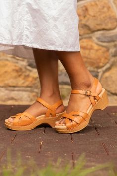 Great neutral colored sandal, can be dressed up or down! Neutral Sandals, Colored Sandals, 70s Vibes, Sandals Summer, This Summer, Rocker, Clogs, Camel, Grain