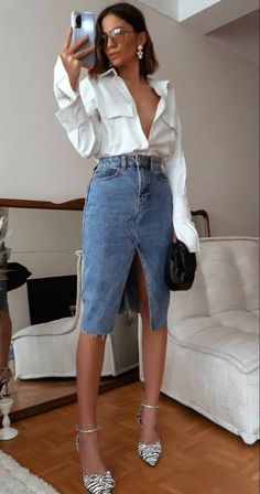 Jeans Rock Outfit, Outfits Frühling, Rock Jeans, Trendy Work Outfit, Upcycling Fashion, Spring Work Outfits, Office Outfits Women, Skirt Denim