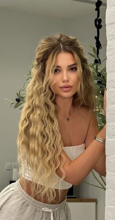 Bronde Balayage Wedding Hair, Long Blonde Hair Ideas, Brunette To Blonde Hair, Blonde Hair Brown Roots, Very Long Hairstyles, Blond Hair Ideas, Blonde To Brown Hair, Hair Colour Inspo, Balayage Shades