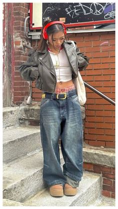 Cool People Outfits, Baggy Outfit Inspiration, 2024 Clothing Aesthetic, Aaliyah Street Style, Casual Fall Streetwear, Sweetheart Shirt Outfit, Lil Tecca Concert Outfit, 90s Fashion Aesthetic Men, 90s Street Style Women