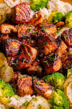 chicken and broccoli with rice on a wooden plate, ready to be eaten