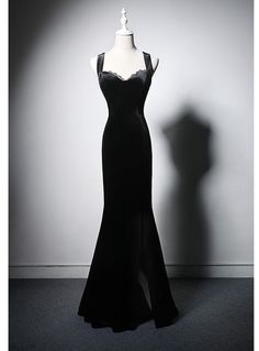 Short Goth Wedding Dress, Sleek Elegant Dresses, Black Dress Looks Formal, Black Velvet Mermaid Dress, Long Black Dress Goth, Glamorous Velvet Evening Dress With Fitted Bodice, Velvet Evening Gown Floor-length, Fitted Velvet Floor-length Evening Dress, Velvet Floor-length Evening Dress