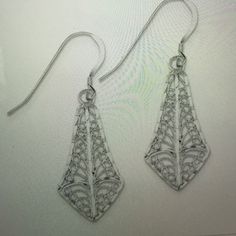 Qe17 - A Beautiful Sterling Silver Dangling Earrings With A A Very Delicate Filigree Design. The Earrings Are 45mm In Length And 16mm In Width. Very Light On The Ear 3.2. Grams. A Lovely Shepherd Hook. Polish Look Filigree Metal Earrings For Anniversary, Anniversary Filigree Earrings, Filigree Drop Earrings As A Gift, White Metal Filigree Earrings, White Filigree Metal Earrings, Gift Filigree Drop Earrings, Gift Drop Earrings With Filigree Detail, Classic Silver Jewelry With French Hook, Adjustable Filigree Earrings