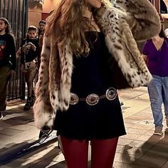 Fur Coats Outfit, Child Of Dionysus, Janice Friends, Maggie Wheeler, Dionysus Aesthetic, Curly Hair Brunette, Outfit Inspo 90s, Maximalism Fashion, Marlene Mckinnon