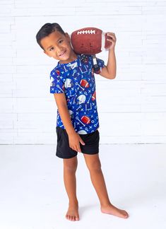 This daywear must-have boasts a stylish pocket detail. Lightweight and breathable bamboo elevates comfort, as well as offers versatility—whether layered or worn alone. Complete your game-day outfit with this adorable tee! [tshirts, boy clothing, girl clothing, toddler girl style, toddler boy style, toddler boy clothing, toddler girl clothing, football tshirts, football tees, fall outfits 2023, football game outfits, fall fits, fall outfits] Shop Birdie Bean today! Football Game Outfit, Football Tees, Fall Fits, Gameday Outfit