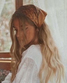 ليلي كولينز, Bandana Hairstyles, Grunge Hair, Aesthetic Hair, Scarf Hairstyles, Pretty Hairstyles, Hair Looks, Hair Goals, Medium Length Hair Styles