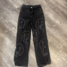 Color: Black Worn: Once Black Grunge Graphic Print Bottoms, Black Grunge Letter Print Bottoms, Black Grunge Bottoms With Letter Print, Black Graphic Print Bottoms, Black Graphic Print Bottoms For Fall, Teen Jeans, Shein Jeans, Distressed Mom Jeans, Black Ripped Jeans