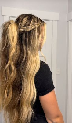 Graduation Hair, Hairstyle Examples, Prom 2024, Hairdos For Curly Hair, Peinados Fáciles Para Cabello Corto, Hair Stylies, Amazing Photo