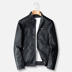 Die Antonios Winter Leather Jacket ist eine lässige Herrenjacke aus Öko-Leder und Baumwolle mit hochwertigen Materialien im Inneren, um Sie in der kalten Jahreszeit warm zu halten. Eine perfekte Wahl für ein lässiges Outfit und leicht mit verschiedenen Kleidungsstücken zu kombinieren. Sie ist in 3 Versionen erhältlich: schwarze Jacke, weinrote Jacke, dunkelblaue Jacke.
 







Vorteile:Komfort & Atmungsaktivität

Stil: Lässig / Elegant

Geschlecht:Männer

Saison:Herbst/Winter

Material: Baumwo Casual Leather Jacket For Fall Outdoor, Casual Winter Biker Jacket With Pockets, Casual Biker Jacket With Pockets For Cold Weather, Casual Leather Biker Jacket For Outdoor, Casual Leather Jacket For Outdoor, Casual Outdoor Leather Jacket With Pockets, Casual Leather Jacket With Pockets For Outdoor, Casual Leather Jacket With Stand Collar For Business, Casual Leather Outerwear For Outdoor