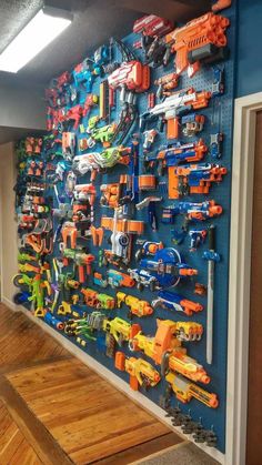 Gamer Rum, Nerf Wall, Nerf Storage, Nerf Party, Boy Bedroom Design, Video Game Rooms, Toy Room, Boys Rooms, Gamer Room