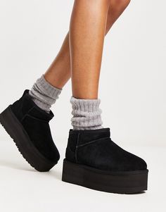 Uggs Ultra Mini, Black Ugg Boots, Ugg Classic Ultra Mini, Ugg Mini, Black Uggs, Ugg Classic Mini, Uggs Outfit, Black Platform Boots, Ugg Classic