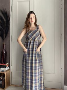 Vintage long dress with check pattern and pockets  Loose fit, nice summer fabric (in my opinion it cotton and hemp blend, or pure hemp)  wooden buttons on one side  Modeled on M (172cm high, 94cm bust)  Excellent vintage condition Measurements: Underarms- 55cm (22") Length- 140cm (55") Long Vintage Dress, Summer Dress Vintage, Hemp Dress, Vintage Sundress, Vintage Long Dress, Robes Vintage, Vintage Dress Patterns, Checkered Dress, Long Summer Dresses