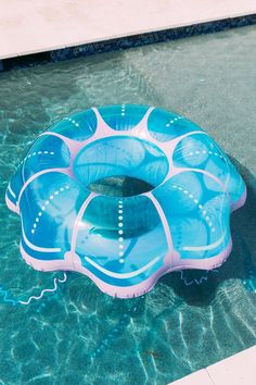 an inflatable pool float sitting on the edge of a swimming pool with clear blue water