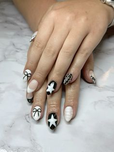 White Black Nails Ideas, Nails Cold Weather, Black And White Gel X Nails, Black And White Blooming Gel Nails, Motocross Nails Designs, Tile Nail Design, Black Alligator Nails, Blooming Gel Halloween Nail Art, Nail Designs Trending Now 2024