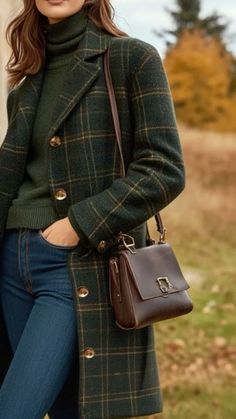 Mode Style Anglais, Mode Mantel, Plaid Wool Coat, Elegante Casual, Trendy Fall Outfits, Green Coat, Mode Vintage, Mode Inspiration, Fall Winter Outfits