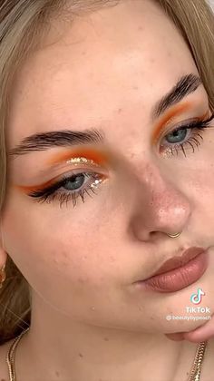 Orange Outfit Makeup Ideas, Orange Make Up Ideas, Makeup Looks For Orange Outfit, Orange Eyeshadow Looks Tutorial, Makeup Ideas Thanksgiving, Fall Make Up Looks Autumn, Easy Full Face Makeup Looks, Orange Inspired Makeup, Cool Eye Makeup Ideas