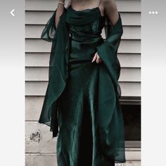 Emerald Green Formal Dress With Shawl. Brand New, Never Worn. Size 14/16 Green Long Prom Dress, Green Prom Dress Long, Party Dress Green, Prom Dress Pictures, Long Party Dress, Prom Dress Evening, Chique Outfits, Prom Dress Inspiration, Pretty Prom Dresses