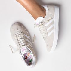 The Adidas Gazelle Shoes Have Stepped Onto Just About Every Corner Of Our Cultural Landscape Starting In The World Of Sport Before Making Their Way Into The Music And Fashion Scenes. These Trainers Are A One-To-One Reissue Of The '91 Gazelle, With The Same Textures, Materials And Proportions As The Og. Even The Colours Nod Back To The Era, Done In Muted Tones With Contrast Details. Brand New In Box. Price Is Firm. Sold Out Online. Adidas Gazelle Women Outfit, Adidas Gazelle Beige, Adidas Gazelle Shoes, Gazelle Shoes, Adidas Sneaker, White Cloud, Muted Tones, Everyday Shoes, Swag Shoes