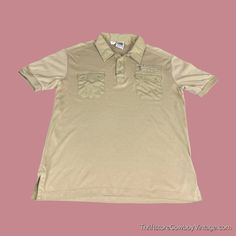 Vintage 70s Kennington California Polo Shirt! * Beige cotton polyester blend. * 1970s vintage polo shirt. * Kennington of California tag. * Short sleeve. * Metal snap closures. * Dual chest pockets with snap closures. * Third zip pocket. * Excellent condition. some light pilling. SIZE & MEASUREMENTS Tag size LARGE - FITS LIKE A MODERN MEDIUM (Check Measurements) MEASUREMENTS: Chest: 21 inches (Sleeve seam to sleeve seam) Length: 26 inches (Collar to bottom hem) To ensure a good fit, please measu Book Outfits, Polo Fashion, Vintage Polo Shirt, Outfits Men, Vintage Polo, Mens Polo Shirts, Vintage Tops, Men's Polo, American Vintage