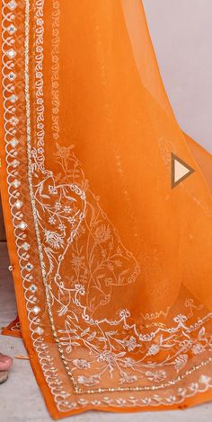 Dupatta Pattern, Saree Inspiration, Diy Dye, New Saree Designs, Pakistani Clothes, Royalty Aesthetic, Saree Design, Fashion Illustration Dresses