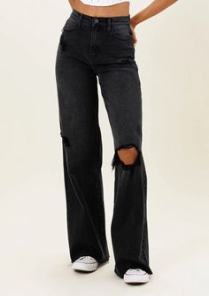 These full-length jeans combine the high fitted waist you love with slouchy wide legs. Black Strech denim High rised Distress details Wide Legs Jeans Made in China 99% Cotton 1% Spandex Care Instructions: Machine wash Wide Leg Black Jeans Outfit, Wide Legs Jeans, Utah Outfits, Wide Leg Black Jeans, Black Wide Leg Jeans, Slouchy Jeans, Tiktok Outfits, Black Jeans Outfit, Edgy Style