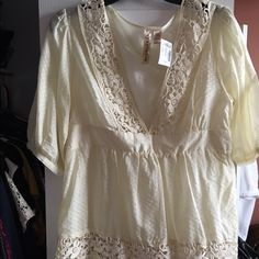 Cute Cream Colored Blouse Chic V-neck Tunic For Spring, Feminine V-neck Lace Top For Summer, Summer V-neck Lace Top For Brunch, Chic V-neck Lace Top For Beach, Spring V-neck Lace Top Blouse, Casual V-neck Lace Top For Summer, Summer Vacation Blouse With Lace Trim, Cream Summer Blouse For The Beach, Summer Brunch Blouse With Lace Trim