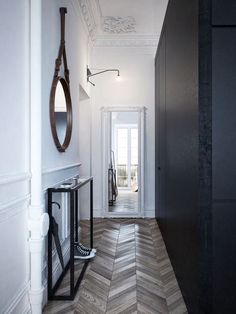 the hallway is clean and ready to be used as an entrance way for someone's home