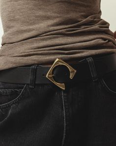 Details THIS ITEM IS FINAL SALE Great for all seasons, the Ethan belt is bound to be a wardrobe staple. This go-to hip belt is designed with genuine Italian leather and a beautiful brass buckle. Details: Hip Belt Adjustment: 5 holes Strap Width: 1.5'' (3.8 cm) Buckle Size: 2.875'' x 2.75'' Genuine Italian Leather with Nubuck Lining Made in Italy Sizing: X-Small: 31'' Small: 33'' Medium: 35'' Large: 37'' X-Large: 39'' Measurement is taken from the buckle point to the center hole. High Fashion Trends, B Low The Belt, Statement Belt, Luxury Belts, Hip Belt, Belt Design, Brass Buckle, Casual Winter Outfits, Leather Belts