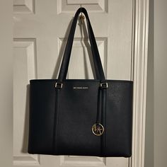 Like New Michael Kors Jet Set Tote With Interior Padded Laptop Pocket! Laptop Pocket, Michael Kors Jet Set, Michael Kors Bag, Womens Tote Bags, Like New, Laptop, Michael Kors, Blue, Women Shopping