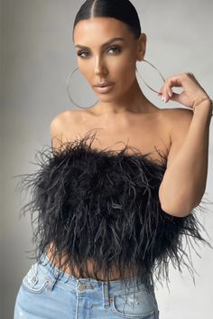 Elegant Crop Top, Feather Crop Top, Club L London, Feather Tops, Bandeau Crop Top, Looks Party, Cropped Tops, Black Feathers, Leather Trousers