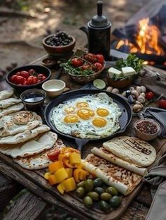 Skyrim Food, Amazing Food Decoration, Huevos Fritos, Campfire Food, Fire Cooking, A Picnic, Breakfast Time, Breakfast Bowls, Food Obsession