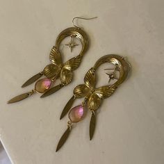 Never Worn Gold Gemstone Butterfly Earrings Stunning Earrings, Butterfly Earrings, Earrings Color, Jewelry Earrings, Women Jewelry, Gemstones, Gold, Women Shopping, Color