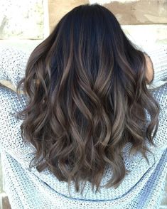 Caramel Balayage: A Taste of Sweet Elegance 🍯✨ - Indulge in the rich, warm hues of caramel balayage. This hair coloring technique blends seamlessly with your natural hair, creating a sun-kissed effect that's both chic and low-maintenance. Whether you prefer subtle caramel highlights or a more dramatic transformation, this versatile style complements every skin tone and hair type. Join the caramel craze and let your hair be a sweet expression of your style. Elevate your look with the irresistibl Brown Hair Balayage, Trendy Hair Color, Balayage Brunette, Haircut And Color, Hair Color Balayage, Hair Color Dark, Dark Brown Hair, Cool Hair Color, Hair Color For Black Hair