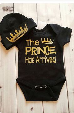 Baby Coming Home Outfit, About Pregnancy, Shower Outfits, Prince Baby Shower, Baby Swag, Funny Baby Clothes, Baby Shower Outfit, Life Color, Outfit Black