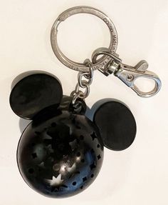 This KEYCHAIN features a Mickey Mouse Head that is Black & White. Authentic Disney Pin - Pins Break the Internet Mickey Head Keychain, Keychain Disney, Mickey Mouse Head, White Purse, White Purses, Charm Keychain, Disney Pins, Purse Charms, Disney Parks