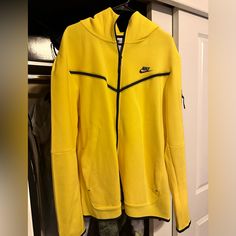 Nwot Nike Tech Fleece Jacket Thunder 4 Outfits, Nike Long Sleeve Fleece Jacket For Outdoor Activities, Yellow Fleece Long Sleeve Outerwear, Yellow Fleece Outerwear For Fall, Yellow Long Sleeve Fleece Outerwear, Yellow Fleece Winter Outerwear, Yellow Fleece Outerwear For Winter, Yellow Long Sleeve Track Jacket For Winter, Yellow Athleisure Winter Outerwear