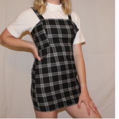 H&M Black And Gray Divided Mini Dress Nwt Size Medium. *Model Is 5'10" Casual Fitted Black Plaid Dress, Casual Fitted Sleeveless Plaid Dress, Fitted Sleeveless Plaid Casual Dress, Black Patchwork Mini Dress For Work, Black Mini Dress With Patchwork, Winter Patchwork Mini Dress, Casual Black Sleeveless Plaid Dress, Fitted Short Sleeve Patchwork Mini Dress, Divided Dress H&m