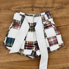 Brand New With Tags. Would Make A Christmas Outfit :) White Patchwork Shorts For Summer, White Preppy Cotton Shorts, White Patchwork Short Bottoms, Style Bundle, Wardrobe Wishlist, White Green, Christmas Outfit, High Waist, Size 2