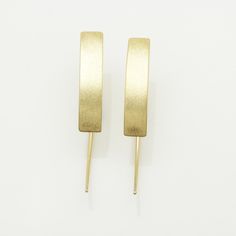 Exquisite and unique long rectangle 14k gold earrings. These minimalist earrings are handmade of 14k solid gold, they have a brushed finish with smooth shiny edges. Lightweight and comfortable, these earrings are perfect for everyday wear and will add a refined and chic look when combined with elegant night wear. Silicon cups are included for safety. Earring's total length: ~ 3.6 cm ( = ~1.4 inch) Rectangle's width: 5 mm ( = 0.2 inch) Rectangle's length: 2.1 cm (=0.82 inch) * The earrings will b Silicone Cups, Earrings Minimalist, Minimalist Earrings, Long Earrings, Post Earrings, Gold Earrings, Solid Gold, Metallica, Dangle Drop Earrings