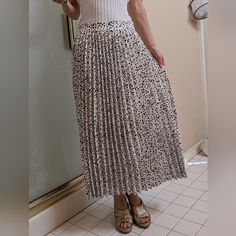 New Shein Polka Dot Pleated Midi Skirt Xs New Without Tags Polka Dot Pleated Skirt For Spring, Casual Polka Dot Pleated Skirt, Shein Skirts, Pleated Midi Skirt, Women Skirts Midi, Midi Skirt, Polka Dot, Polka Dots, Womens Skirt