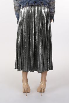 Metallic Coated Pleated Maxi Skirt in Silver. A gorgeous statement piece to add to your western cowgirl chic wardrobe. How cute would this be with a graphic tee, boots and a cute denim jacket? Or dress it up more for date night. This is an extremely versatile piece for a well rounded boho cowgirl style. Metallic coated pleat fabricAccordion pleatsElastic waistbandHigh waistlineMaxi lengthRegular fitColor: SilverModel size 5' 10" wearing S sizeCaring for your clothes is caring for the environment Boho Cowgirl Style, Cute Denim Jacket, Chic Wardrobe, Boho Cowgirl, Cowgirl Chic, Pleated Maxi Skirt, Silver Coat, Pleated Maxi, Western Cowgirl